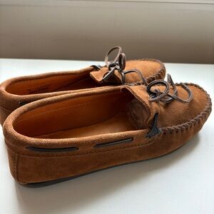 Minnetonka 913 Classic Moccasin Suede Shoe Brown leather loafers rubber sole 9.5